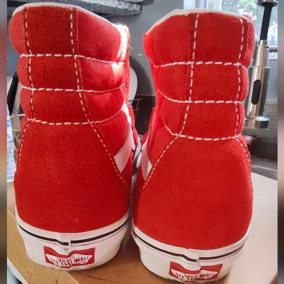 Vans Bold Red High-Top Sneakers. 7 Men. 8.5 Women. - Picture 2 of 13
